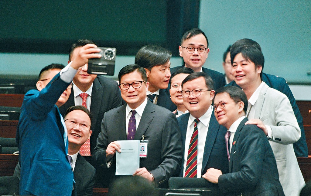 完成23條立法不久的鄧炳強，透露政府擬立法保護關鍵基礎設施電腦系統。