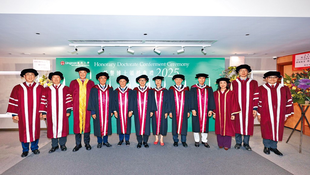 嶺大同時向（左起）湯濤、李寧、廖長江、王安憶、霍震寰以及甄子丹頒授榮譽博士學位。