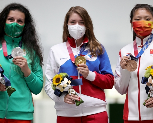 姜冉馨（右）首次出戰奧運便於女子十米氣手槍摘銅。Reuters