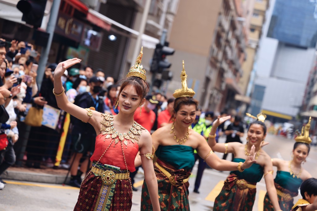包括泰式按摩體驗、泰國舞蹈表演，亦有30個美食及遊戲嘉年華攤位、舞台文化表演。D2 Place將上演一系列泰式主題活動。
