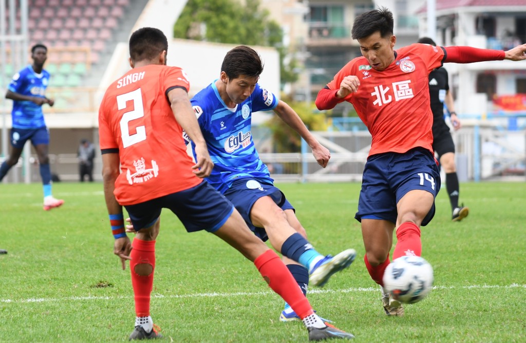 足總盃首圈由流浪對北區，兩隊踢到加時，劉智樂攻入2:1。 吳家祺攝