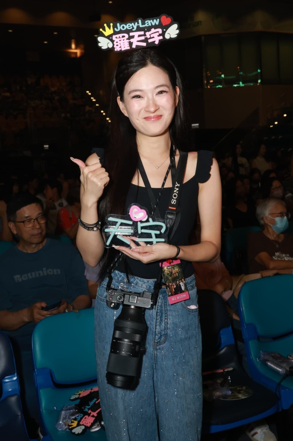 陳懿德戴頭箍加冧爆笑容令台上羅天宇流鼻血。