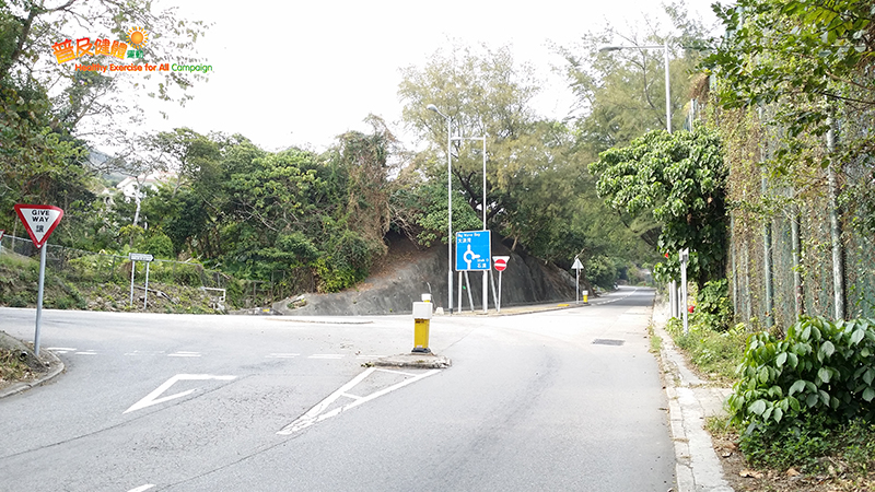 沿大浪灣道前行