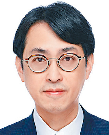 兒科專科醫生 
梁卓華