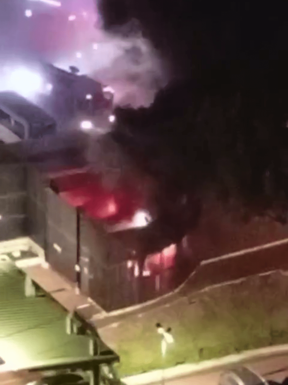 現場火勢猛烈。FB：馬路的事討論區