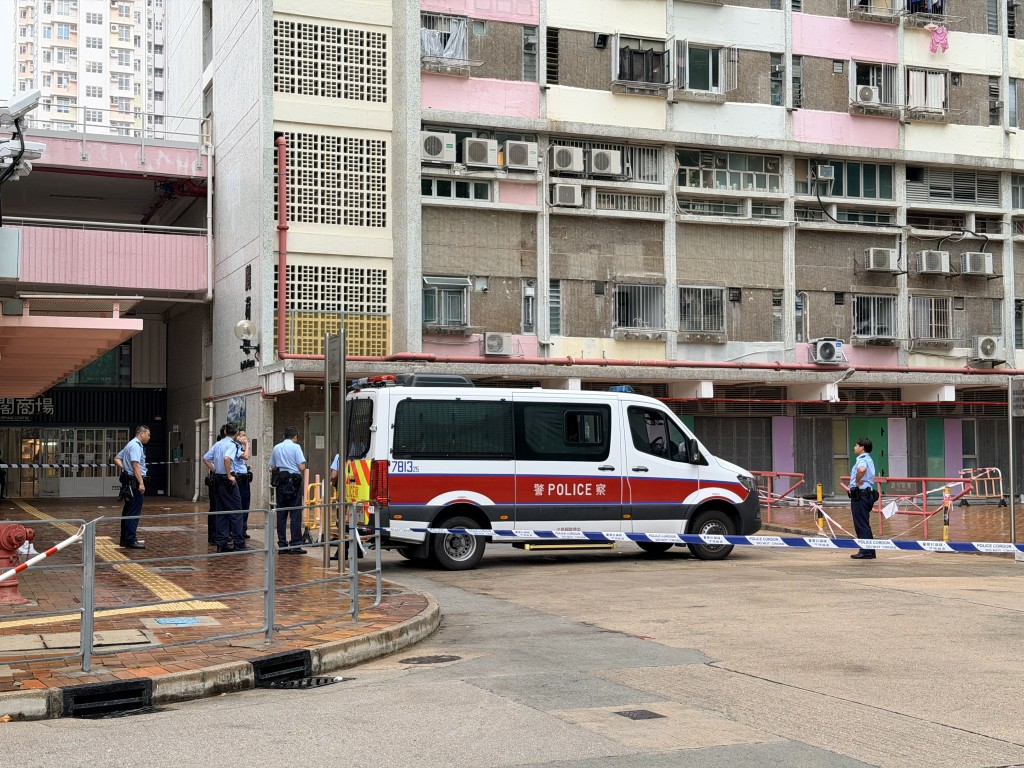 警員在場調查。 警員在場調查。