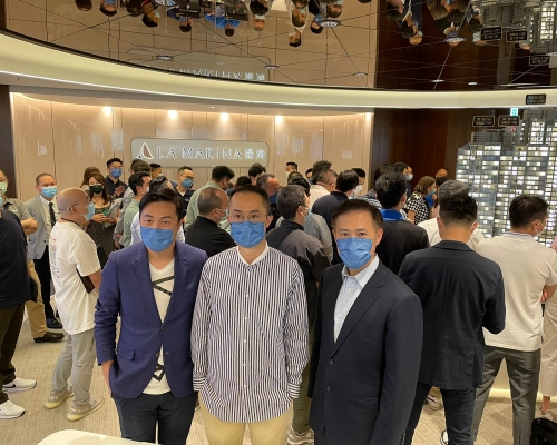 嘉里盧子豪(圖左)表示,揚海收逾2000票。中為嘉里湯耀宗、右為信和田兆源。
