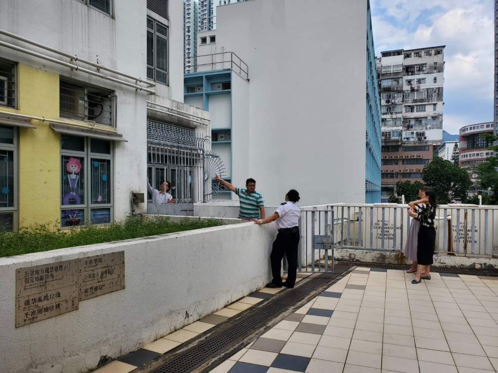 賊人疑撬窗戶潛入學校犯案。 梁國峰攝