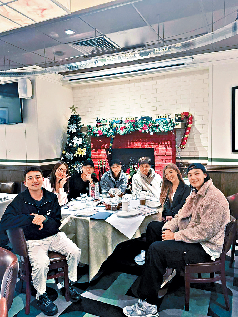 郭晉安（右三）出任A Team會長。