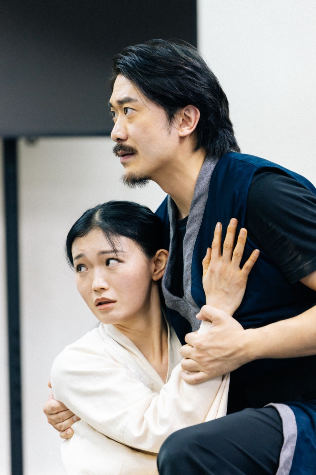 男主角「奧賽羅」則由實力派演員梁天尺（右）擔綱。