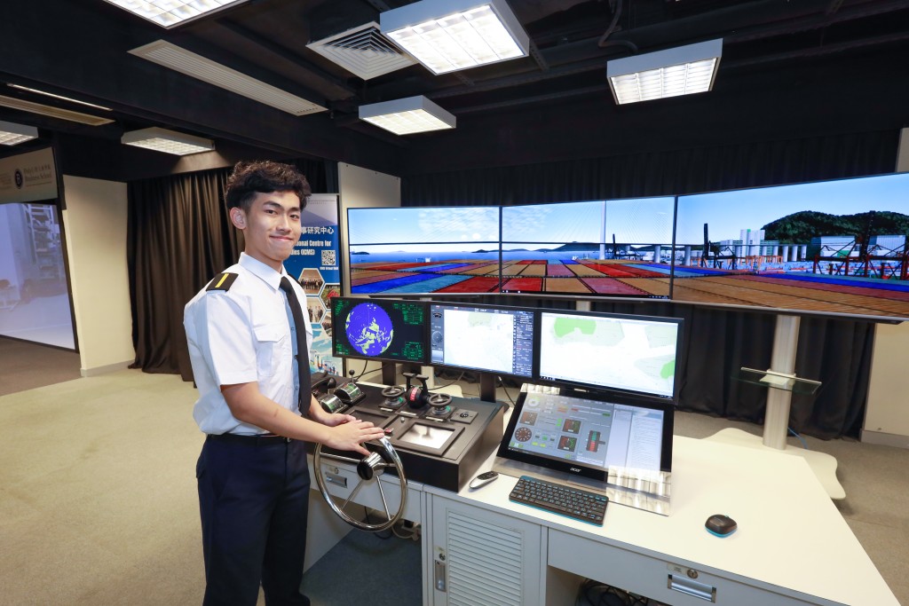 ISTL第四學年學生Bryan坦言「海運及空運人才基金」旗下的「香港航海及海運獎學金計劃」是支持他追夢的強大後盾。