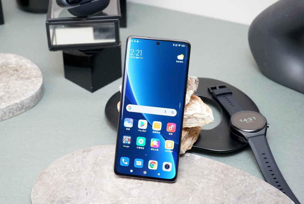 Xiaomi 12 Pro採用6.73吋LTPO AMOLED芒,畫質獲得DisplayMate評測網的A+成績。 Xiaomi 12 Pro採用6.73吋LTPO AMOLED芒,畫質獲得DisplayMate評測網的A+成績。
