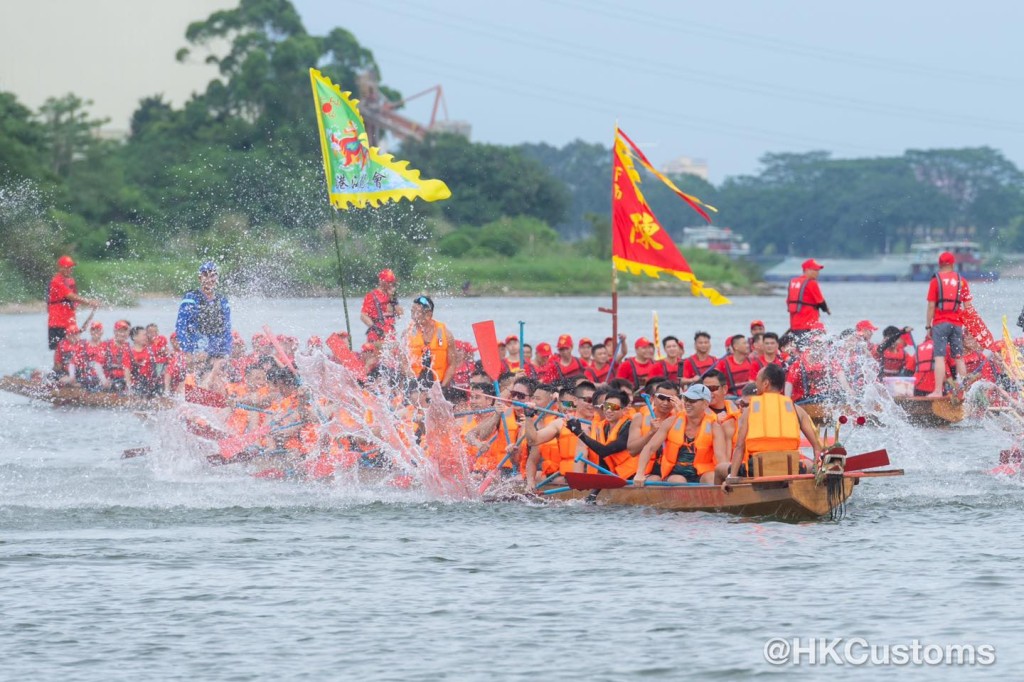海關龍舟隊在關長陳子達率領下前往惠州東江,參與粵港龍舟賽交流。海關FB 海關龍舟隊在關長陳子達率領下前往惠州東江,參與粵港龍舟賽交流。海關FB