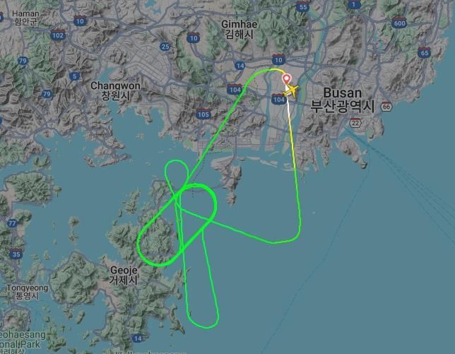 真航空LJ371航班從釜山起飛後，在巨際島上空盤旋折返釜山。Flightradar24圖片