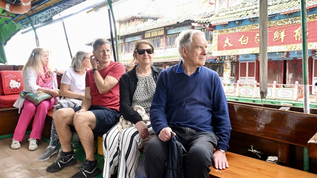 「本地特色旅遊鼓勵計劃」至今已有1600個旅行團登記。政府新聞處