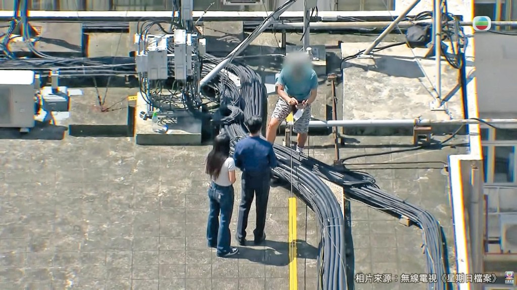 陳日風（前排右）20年間處理數百宗案件，堅信聆聽是開啟對話的關鍵。