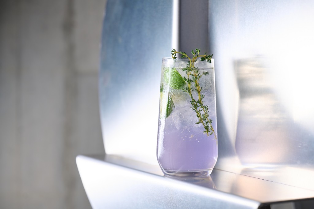 餐廳亦有多款無酒精或酒精飲品可揀，Jan's Collins 雞尾酒 88 港元