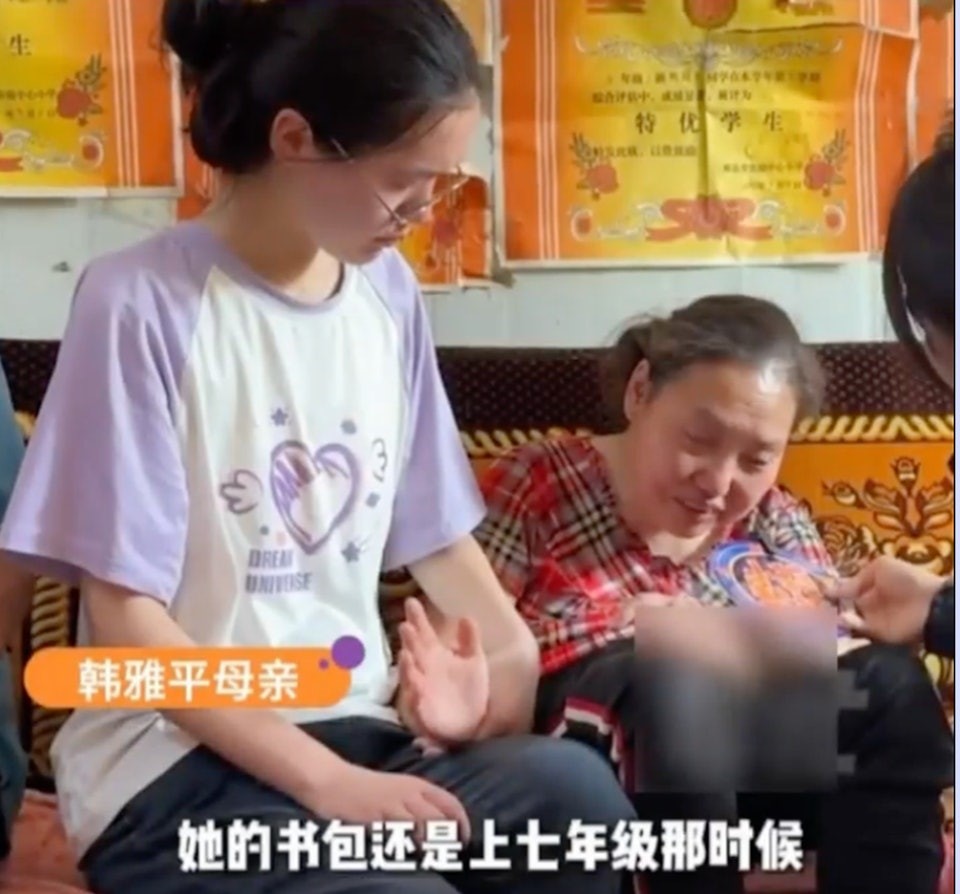 韩雅平苦学获高分的故事，在网络上成为佳话。小莉帮忙
