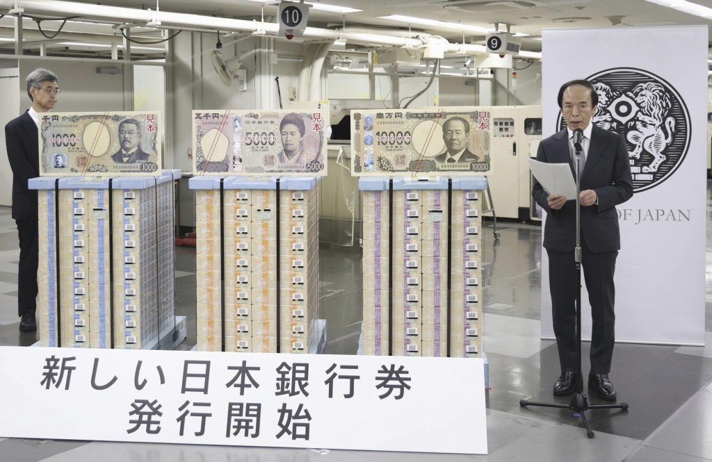 日本央行行長上田一夫 (Kazuo Ueda) 7月3日在日本東京日本央行總部舉行的新紙幣揭曉儀式上發表講話。 AP