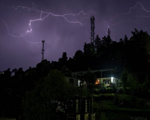 印度每年6至9月雨季期間經常發生雷擊。 AP資料圖片