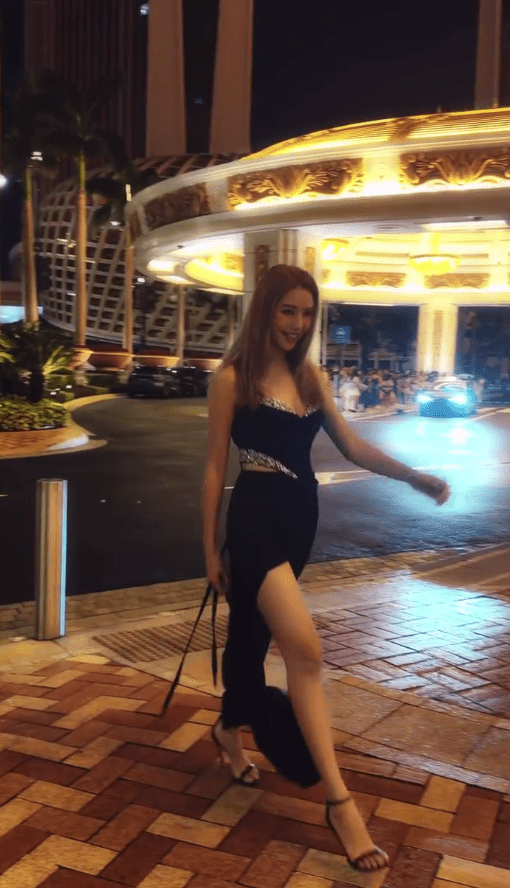 戴祖儀踏著自信步伐，優雅與性感並存。