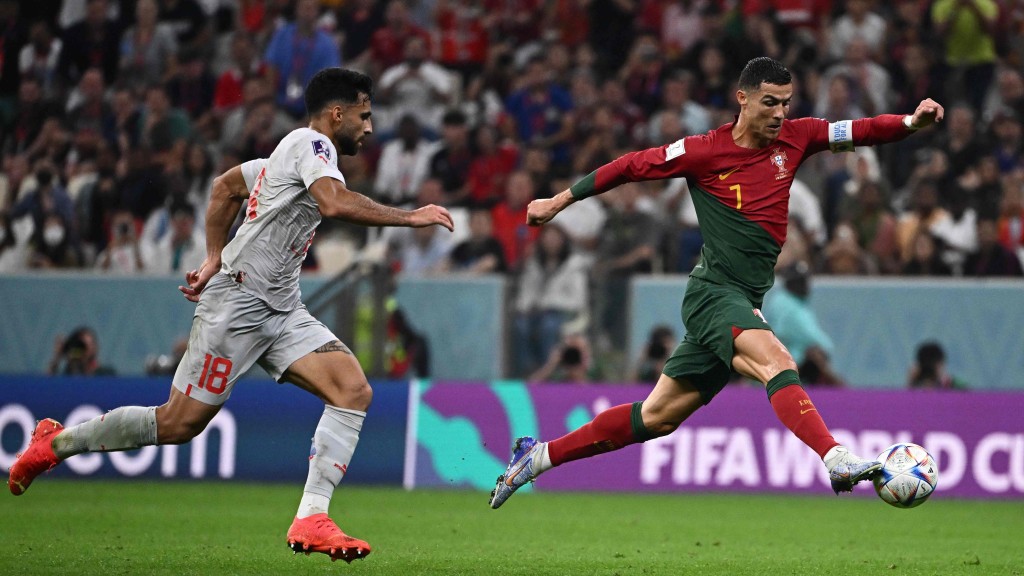 新越位條例有利進攻球員，但惟恐運用不當會適得其反。資料圖片