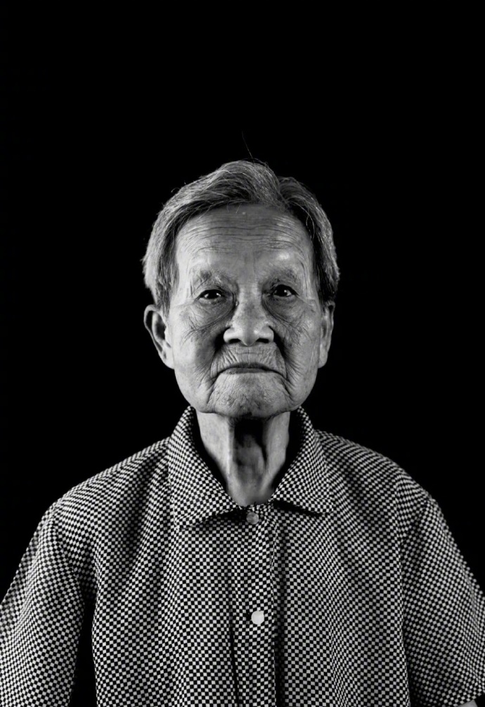 南京大屠杀幸存者关舜华逝世，享寿101岁。