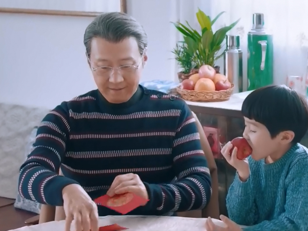 Leon早前為「終身年金」拍宣傳片。