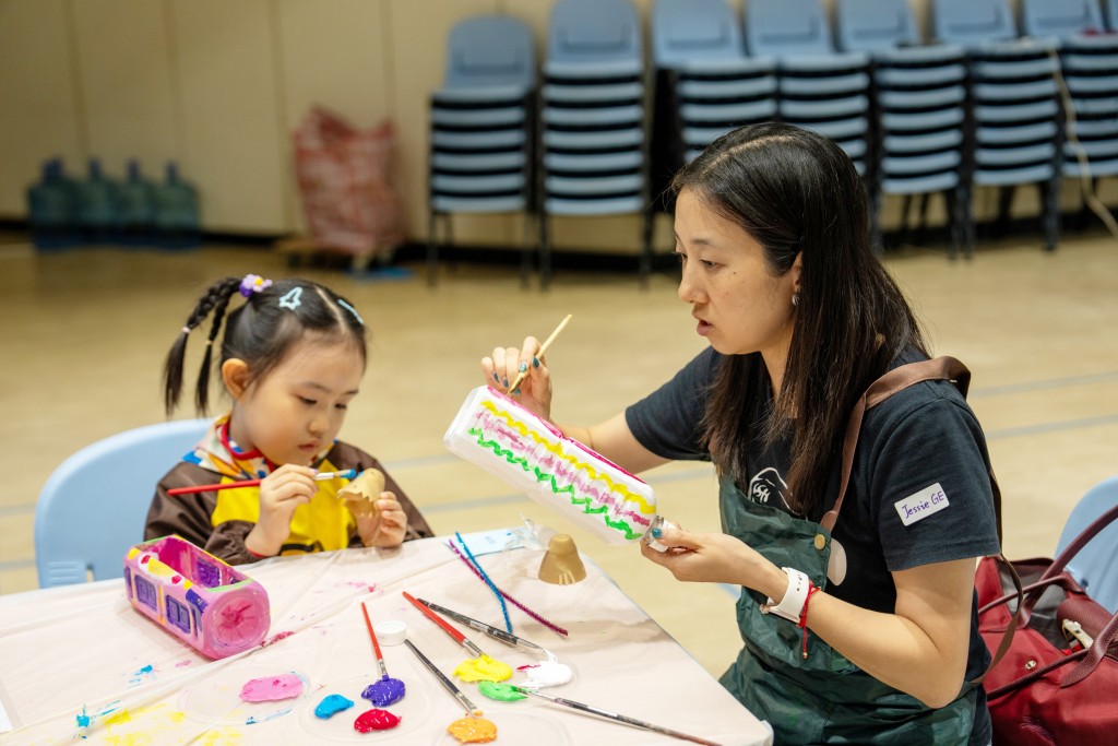 來自上海、從事銀行業的高才Jessie帶同5歲女兒一同參與活動。 來自上海、從事銀行業的高才Jessie帶同5歲女兒一同參與活動。