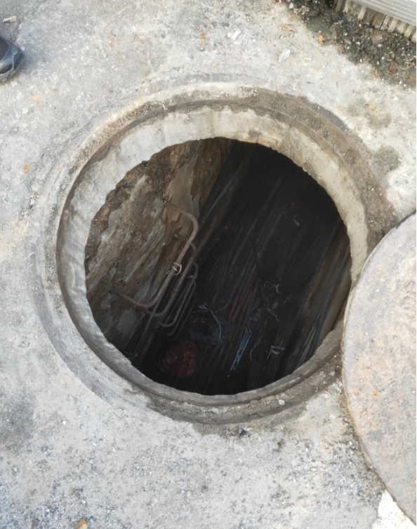 疑從下水道偷渡。