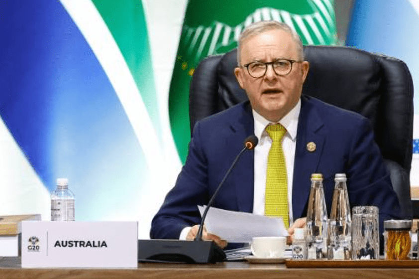 澳洲總理阿爾巴尼斯（Anthony Albanese）在記者會上回應時稱，這場災難是一場「人間悲劇」，並對罹難者家屬、仍在搜尋失去親人的人，以及所有受影響的香港市民，表達「最深切的慰問」。法新社