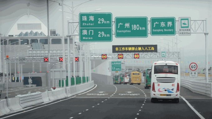 2024年，港澳車北上突破450萬輛次。 資料圖