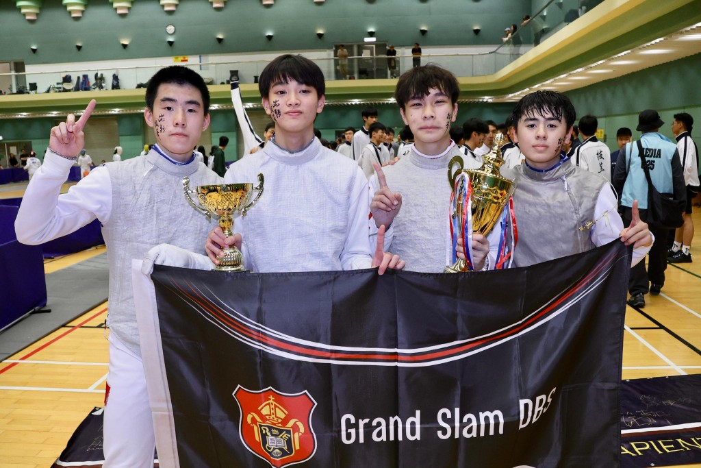 男子花剑团体冠军功臣：何承沣（左起）、郑博熙、陆浚诺、许皓竣）。徐嘉华摄