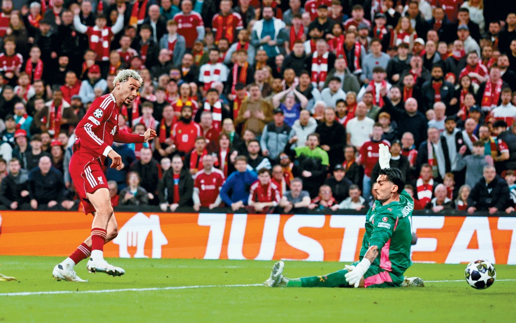 利物浦（紅衫）大勝加拉塔沙雷，成周三唯一晉級的英超球隊。