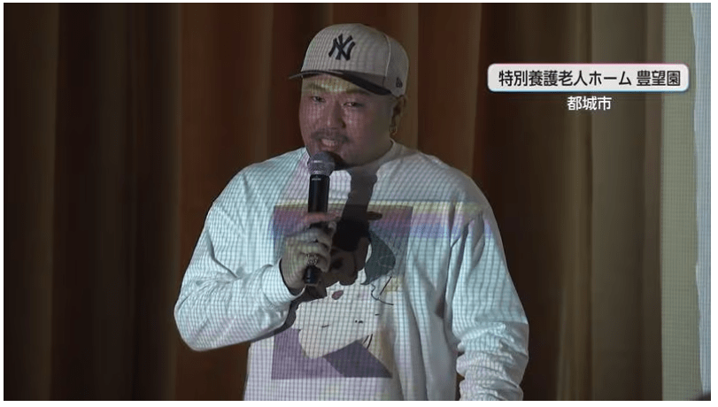 这是由一位来自山梨县的DJ兼护理员“DJ GEN”策划的音乐体验活动,旨在透过音乐促进老年人的身心健康。 这是由一位来自山梨县的DJ兼护理员“DJ GEN”策划的音乐体验活动,旨在透过音乐促进老年人的身心健康。