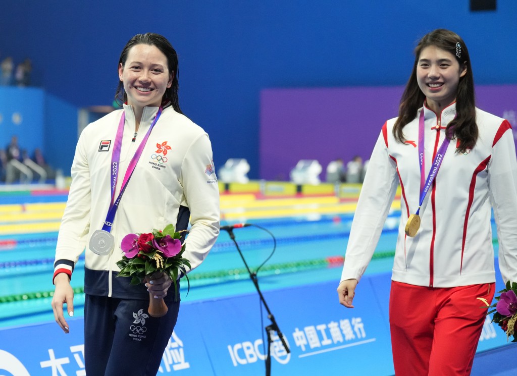 張雨霏（右）已獲得五面金牌。
