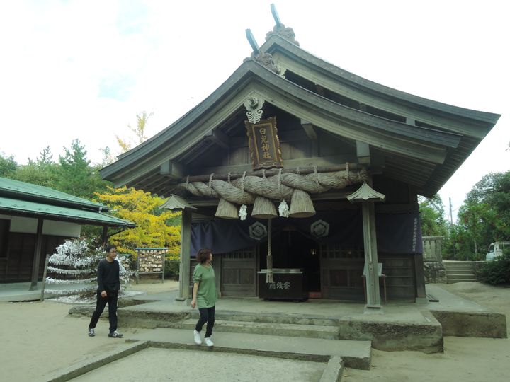日本鸟取县白兔海岸的白兔神社，是日本其中一个著名的恋人圣地。