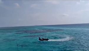 早前菲律賓以空投方式向擱淺在仁愛礁的「馬德雷山號」補給。影片截圖