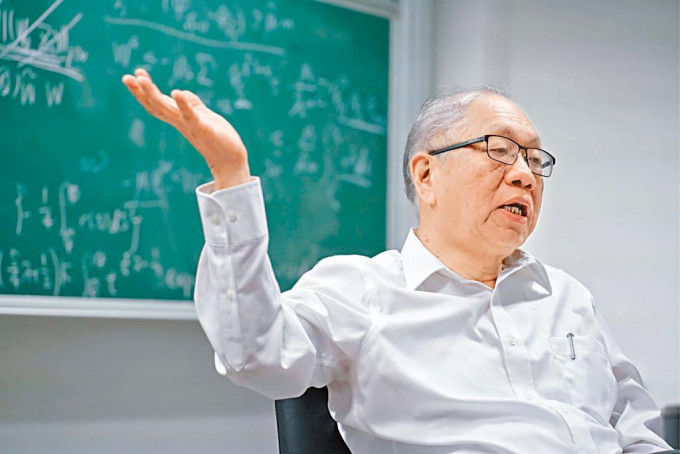 曾于中文大学任教多年的学者丘成桐，获颁数学科学奖。资料图片