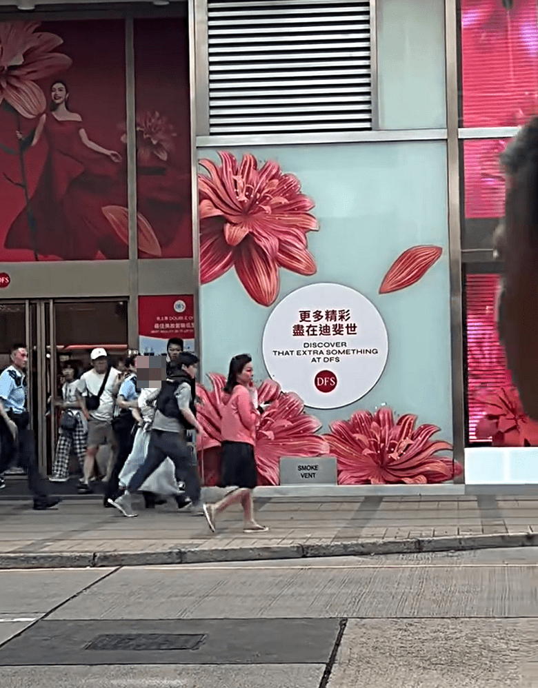 兇徒被帶走調查。fb：香港交通及突發事故報料區