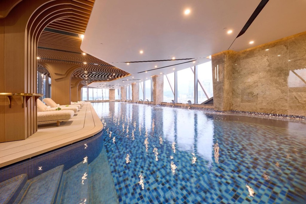 會所亦設有25米室內恆溫游泳池。 會所亦設有25米室內恆溫游泳池。