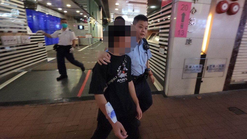 兩名打鬥少年俱傷送院。