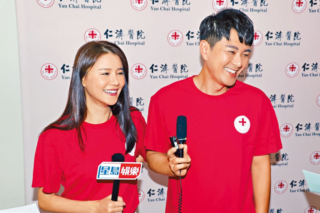 阿萧与翠如夫妻档出活动。