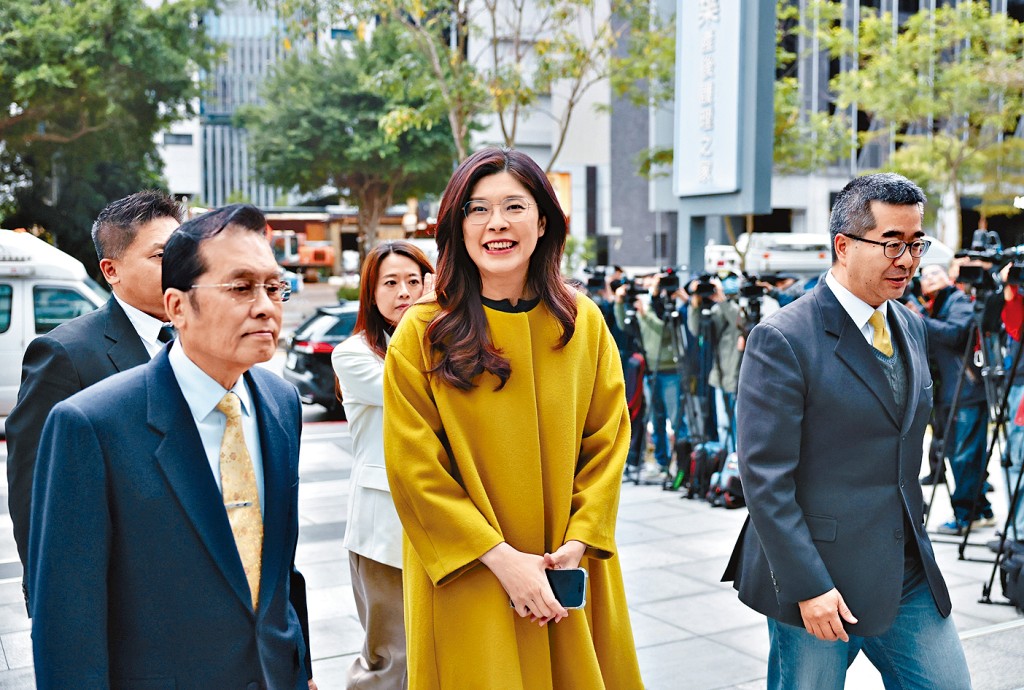 鄭麗文（中）今率國民黨副主席蕭旭岑（右）、張榮恭（左）等訪問大陸。