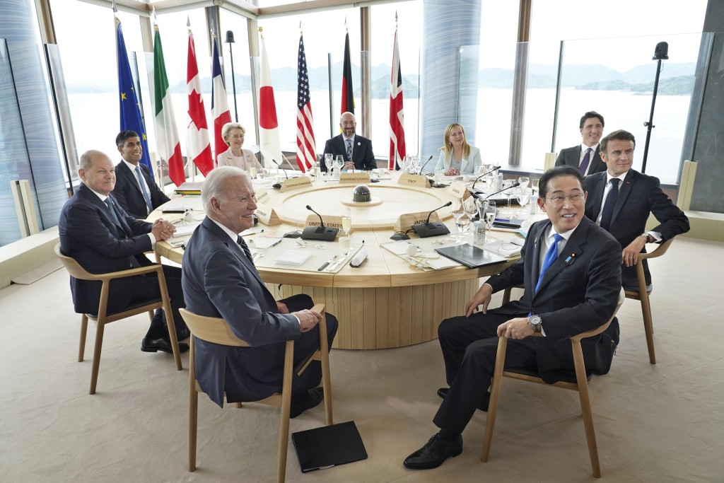 G7集團峰會幾乎同時在日本召開。美聯社