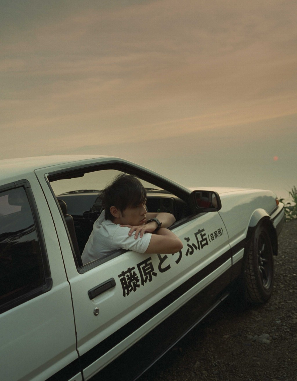 他又感激當年日本飄移車手搵命搏 。 他又感激當年日本飄移車手搵命搏 。