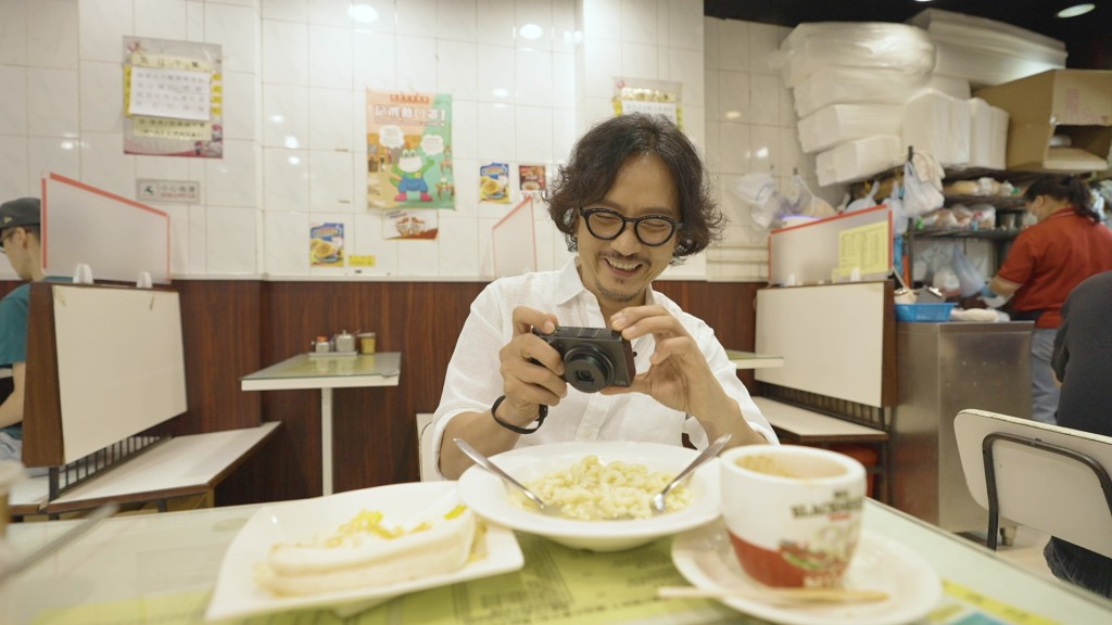 謝君豪光顧茶餐廳時笑指：「以前喺東村食意大利粉已經覺得快樂，而家你要去意大利先覺得快樂！」