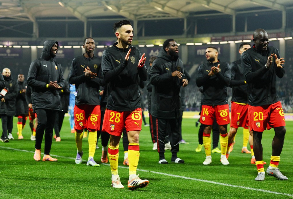 朗斯力壓PSG，成為首循環冠軍。路透社