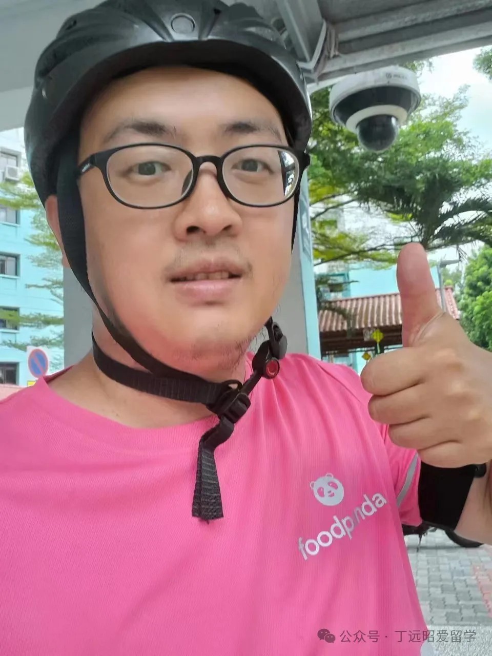 丁遠昭去年開始在新加坡成為外賣騎手。@丁遠昭愛留學 丁遠昭去年開始在新加坡成為外賣騎手。@丁遠昭愛留學