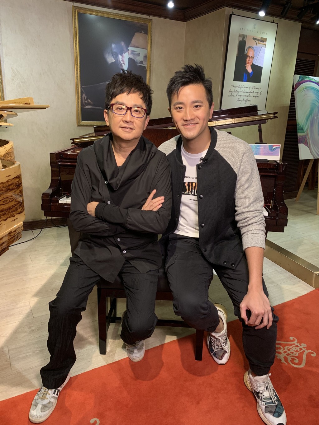本身跟倫永亮不認識的Edmond,開心對方一口答應接受他訪問,更即場跟他合唱。